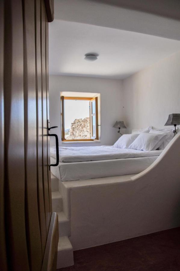 Pambelos Lodge *
